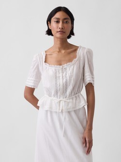 Ženska bluza s čipkastimi obrobami