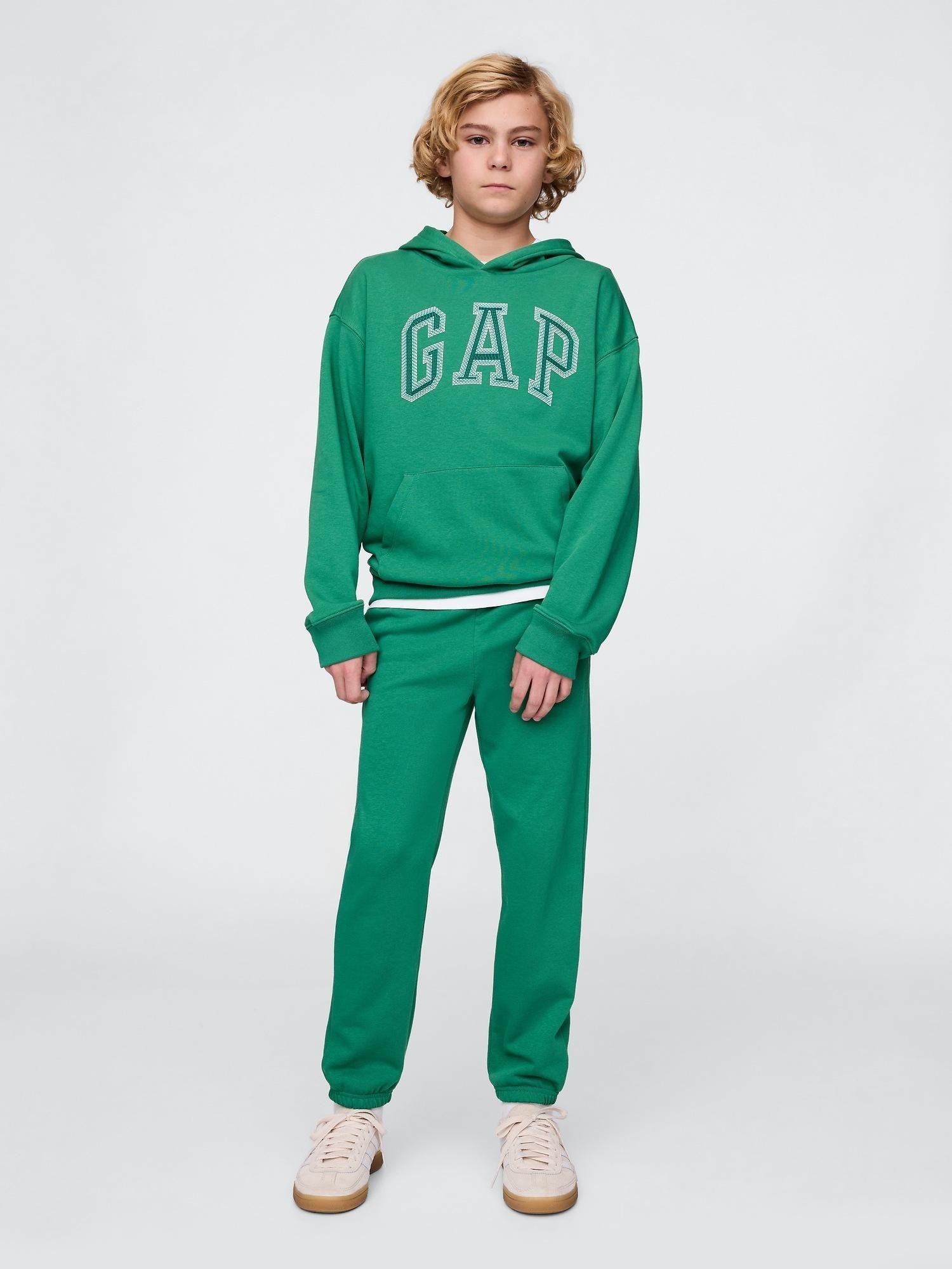 GAP Gap logo spodnji del trenirke za dečke Zelena - Irish Clover 